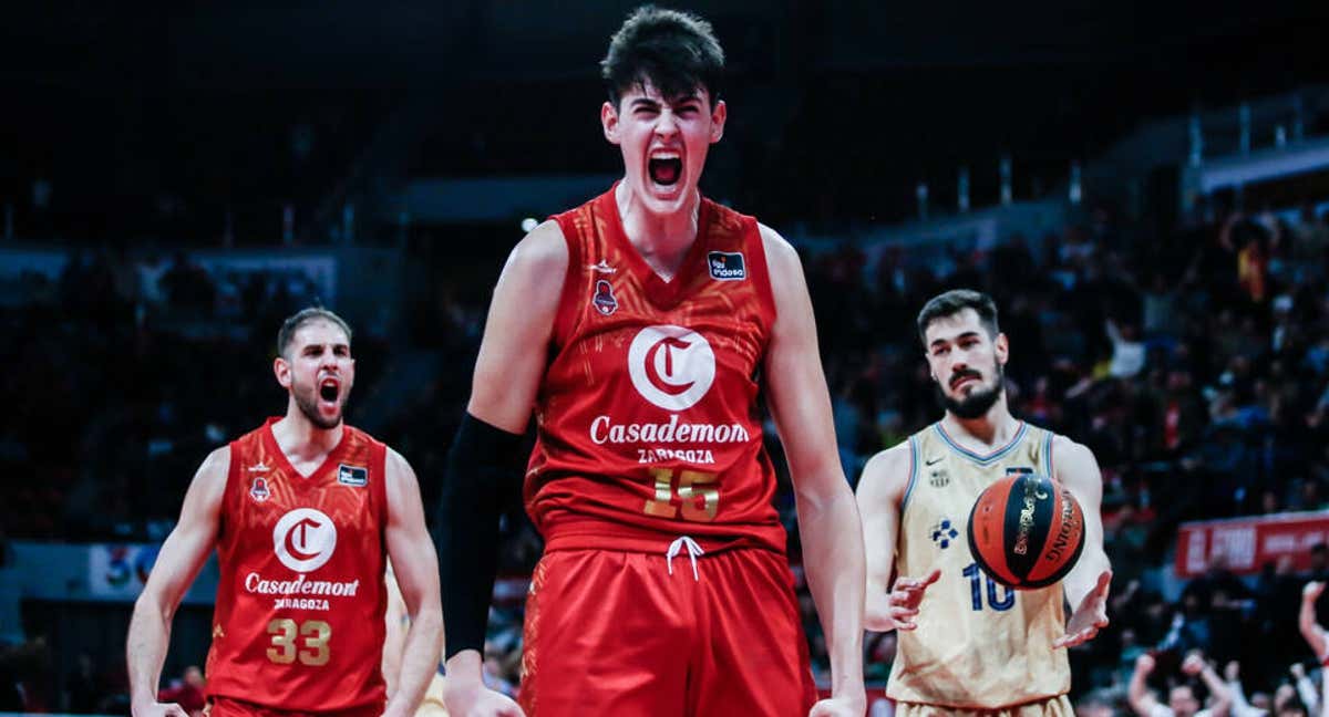 Aday Mara celebra una canasta con el Casademont Zaragoza. /ACB MEDIA