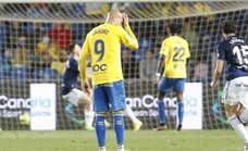 La sorprendente derrota de Las Palmas hace bueno el empate del Eibar