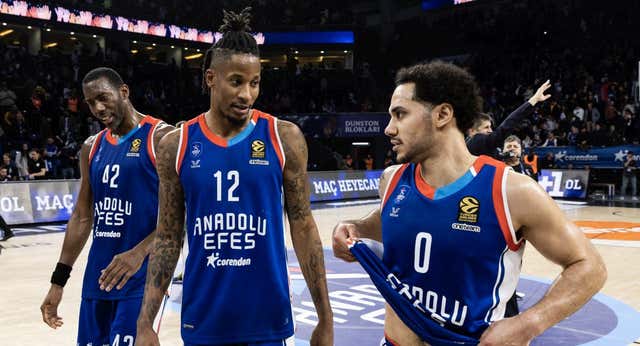 El principio del fin del Efes: Larkin y Clyburn se niegan a viajar con el equipo