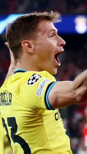 Barella celebra el primer gol del partido.  REUTERS