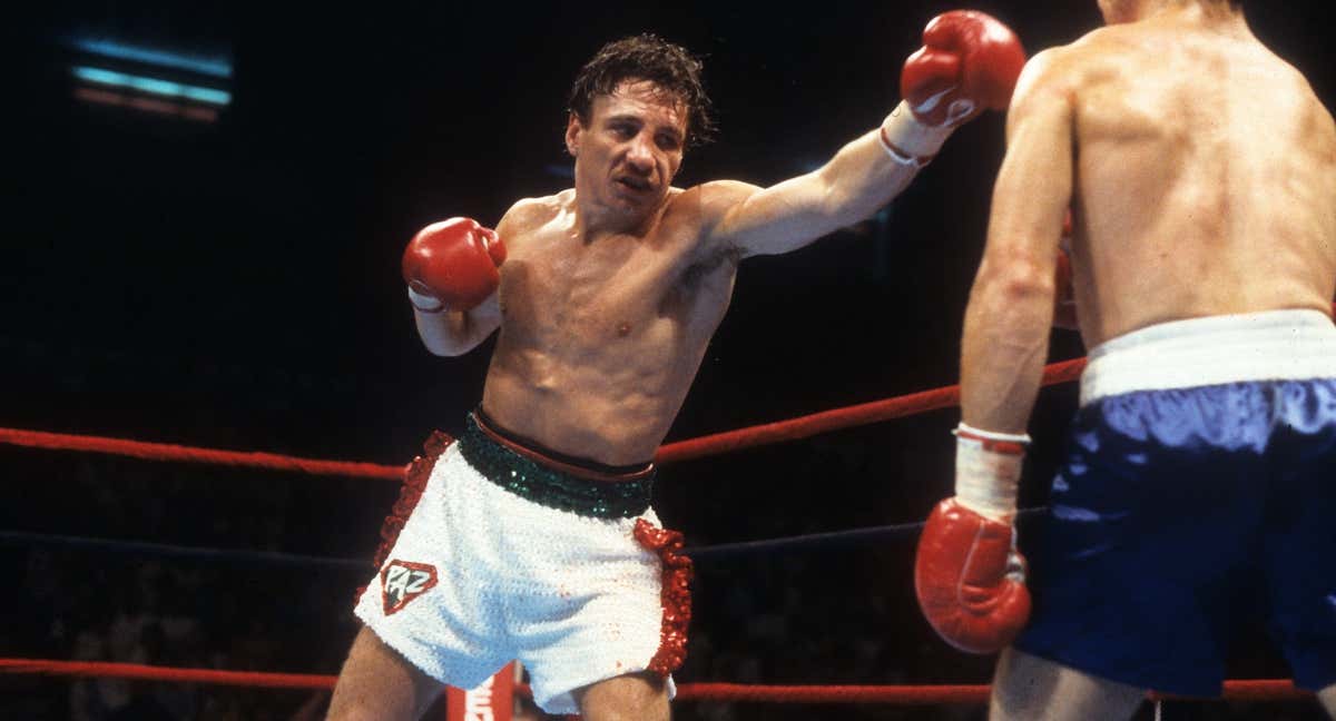 Vinny Pazienza lanza un golpe durante su combate, por el Mundial IBF del ligero, ante Greg Haugen en junio de 1987./Getty Images