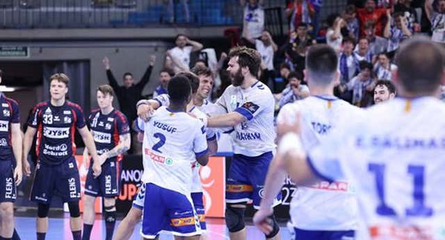 Cuando pierdes, pero celebras a lo grande un gol con el tiempo cumplido