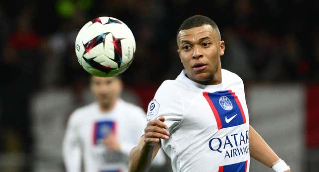 Mbappé termina con los rumores: “Soy parisino y tengo contrato”