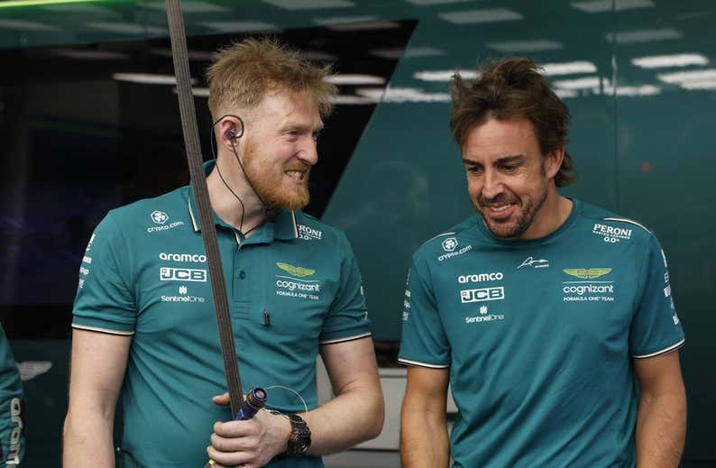 Mikey Brown, el 'zanahorio' que mueve los hilos del coche de Alonso