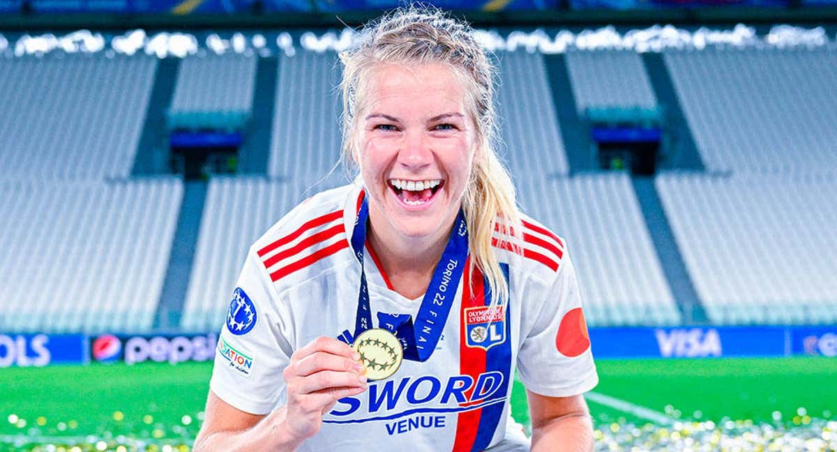 Ada Hegerberg, con el título de la Champions. /O. LYON