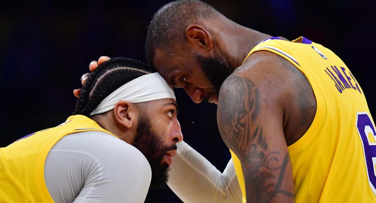 Anthony Davis y LeBron James./Reuters