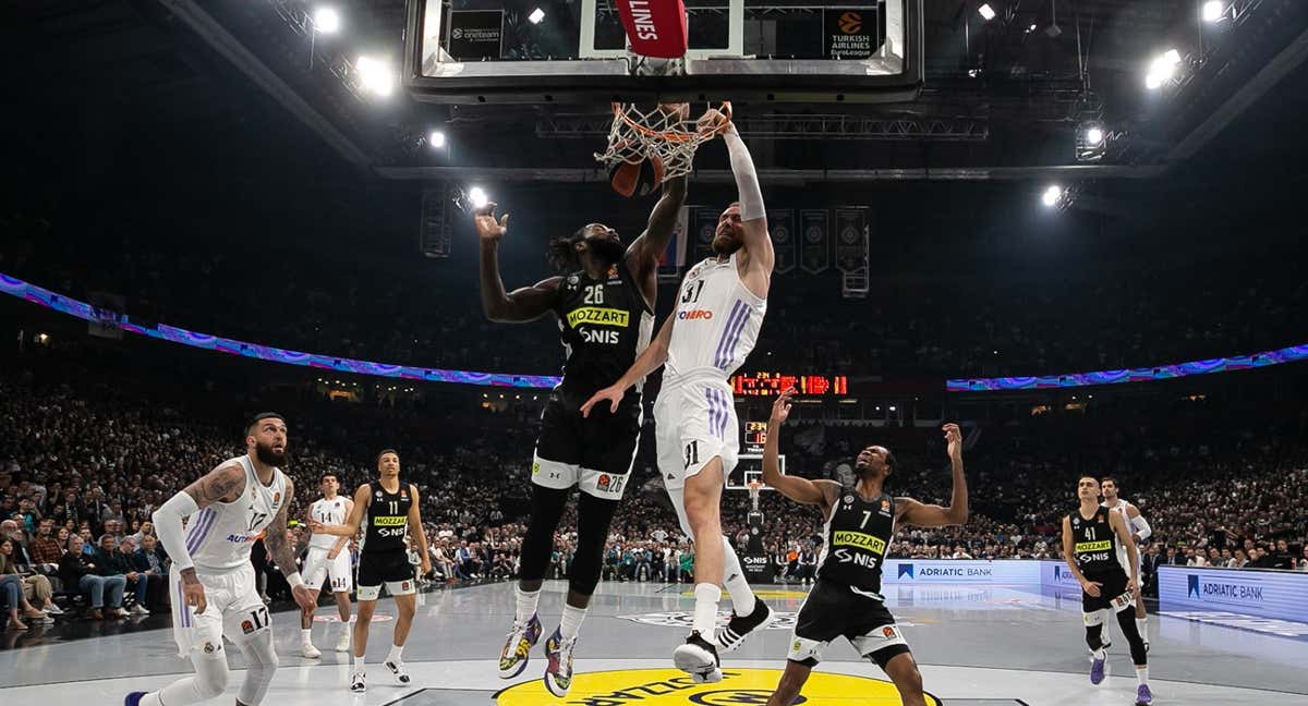 DZANAN MUSA MACHACA EL ARO ANTE EL PARTIZAN DE BELGRADO