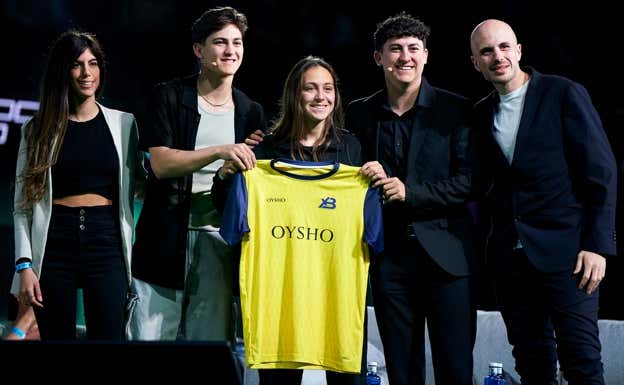 El xBuyer team presenta su equipación.  QUEENS LEAGUE