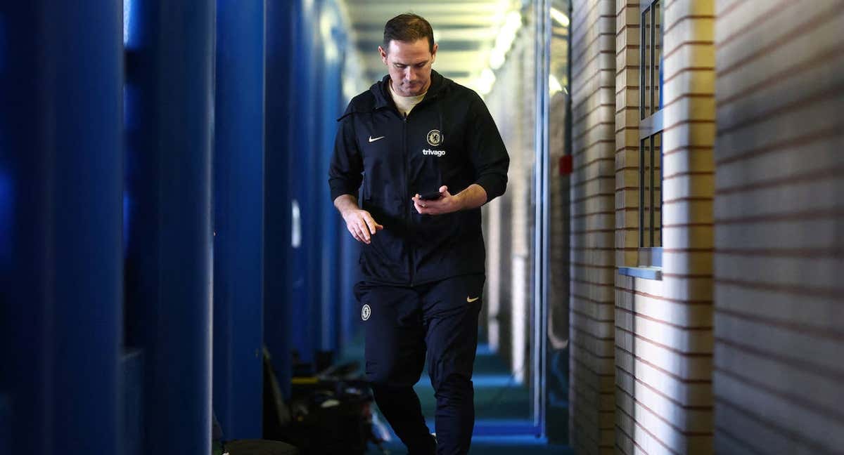 Lampard, en los pasillos de Stamford Bridge./REUTERS