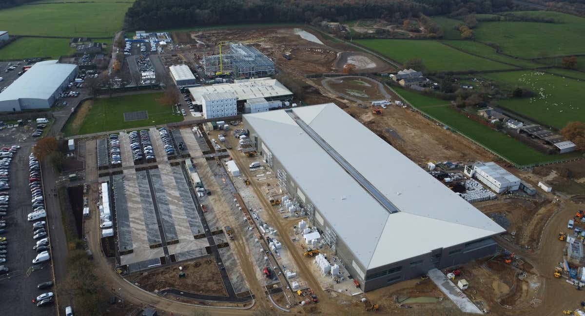 Imagen aérea de las obras de la nueva fábrica de Aston Martin F1 en Silverstone.