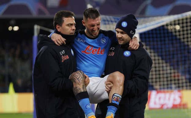 Politano se tuvo que ir lesionado.  REUTERS