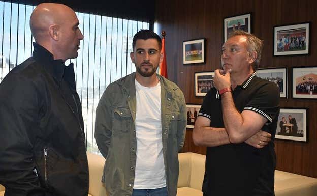 Luis Rubiales, Antonio Pozo y Medina Cantalejo, este lunes en Ceuta  RFEF
