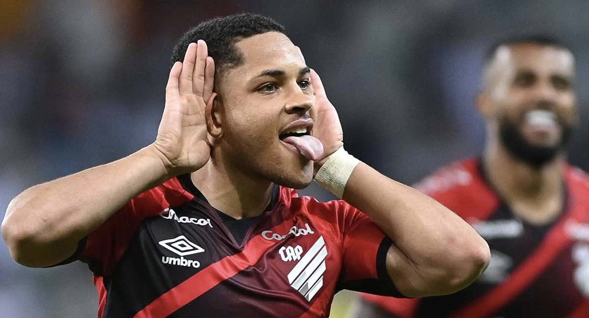 Vitor Roque, con prisa por definir su futuro.