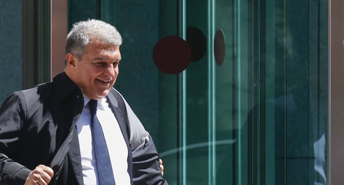 Joan Laporta a su salida de la asamblea./Efe
