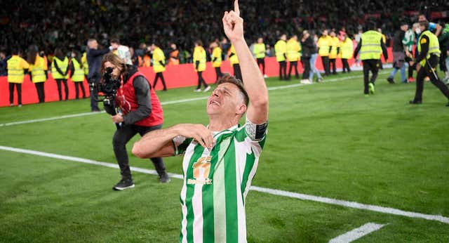 La vida de Joaquín de anécdota en anécdota: «Viene de ponerse pelo en Turquía y en cada córner pierde 100 euros»