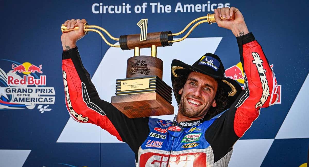 Álex Rins, tras conseguir la victoria en Austin. /MotoGP