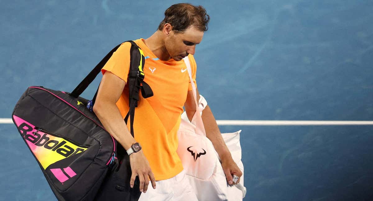 Rafa Nadal cabizbajo tras un partido.