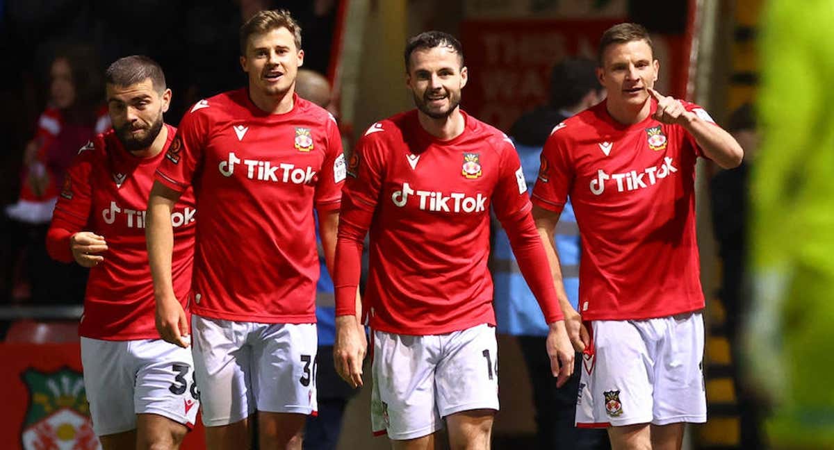 Los futbolistas del Wrexham celebran un gol./REUTERS