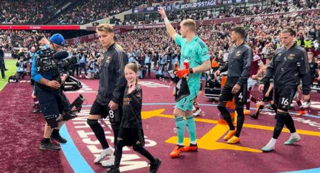 Una niña del Arsenal provoca un estallido social en la Premier League