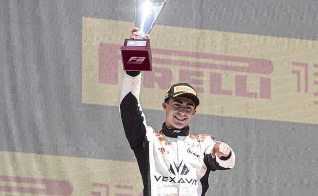 David Vidales celebra su victoria en Barcelona en la Fórmula 3 2022.  Campos Racing