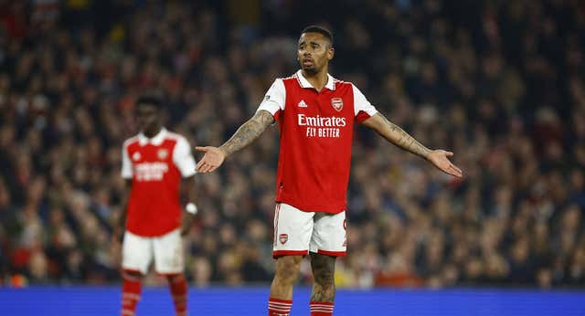 Al Arsenal le pesa la plantilla joven y la falta de experiencia