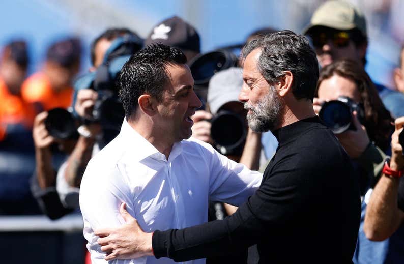 La norma del césped que pide Xavi ya existe
