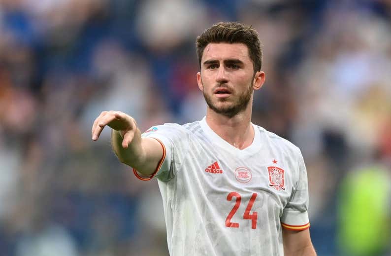 Laporte quiere dejar el City y fichar por el Barça con la ayuda del representante de Xavi