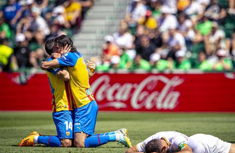 El Valencia hace piña por la permanencia