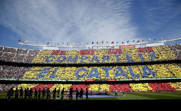Sol y sombra en el Camp Nou durante el Barcelona-Atlético de Madrid del 23 de abril de 2023.  REUTERS