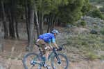 El indomable Alejandro Valverde logra la victoria en su estreno en el gravel: «Disfruta como un enano»