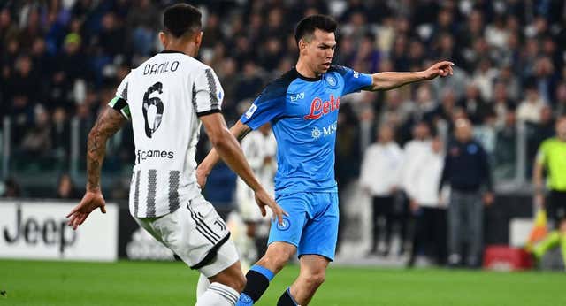 El Nápoles gana y roza el título de la Serie A
