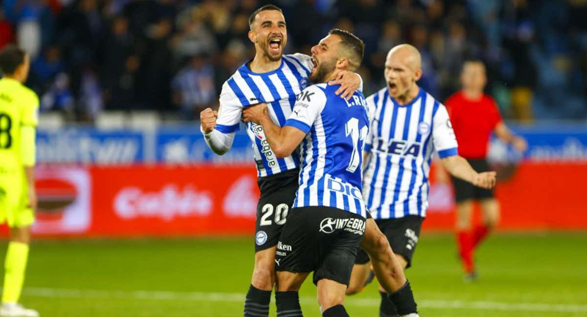 Los jugadores del Alavés celebran la victoria conseguida contra el Leganés./LALIGA SMARTBANK