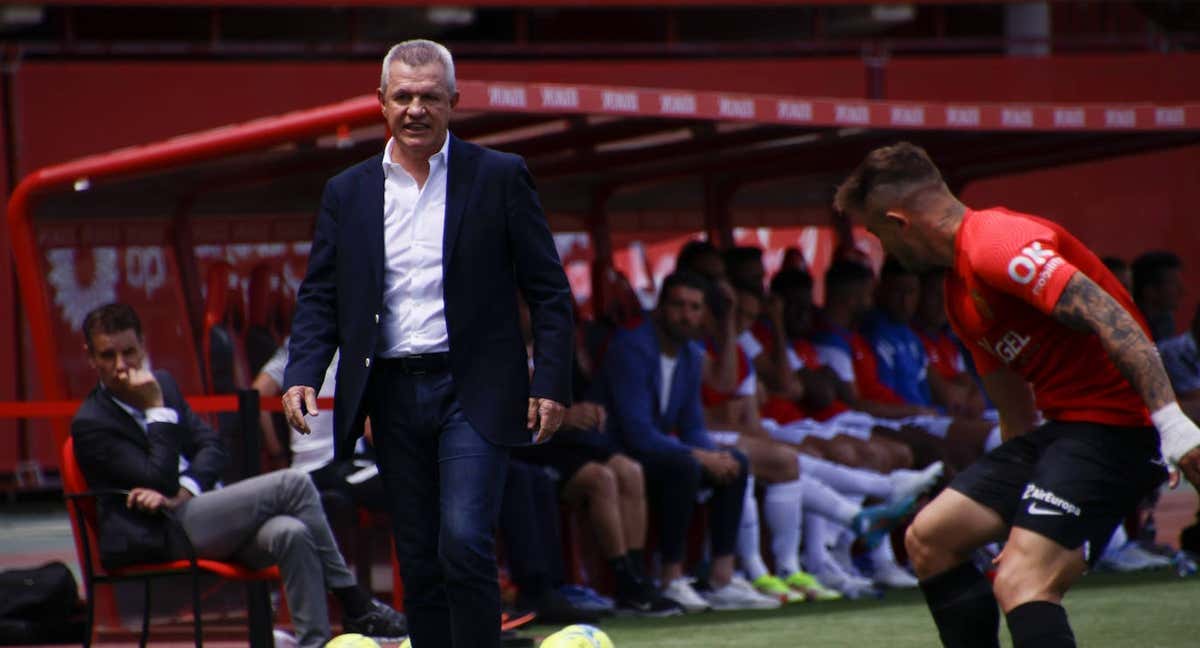 Javier Aguirre, durante un partido en el banquillo del Mallorca