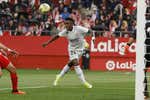 «¡Qué malo eres!» le cantaron y Vinicius respondió con un partido de récord... y un pellizco a LaLiga