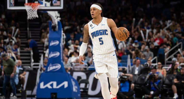 Paolo Banchero durante un partido con los Magic.