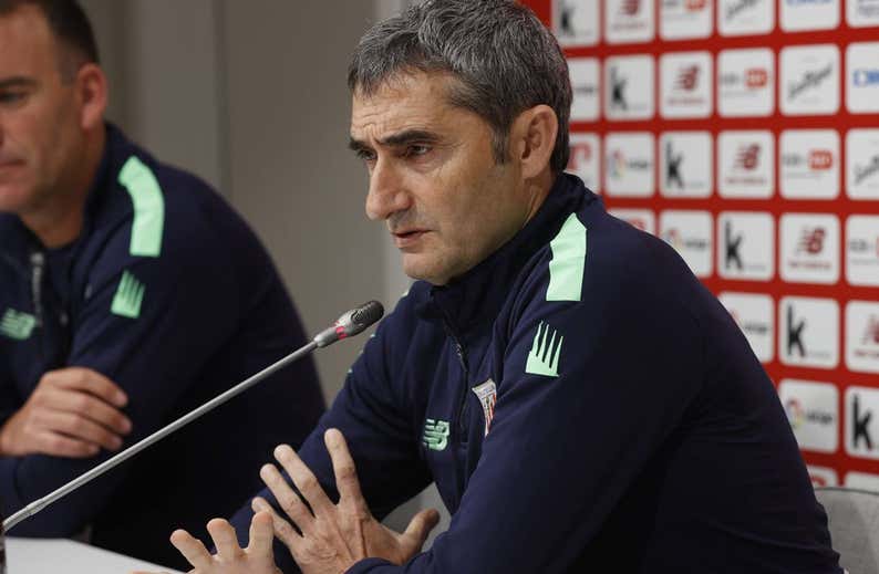 Valverde no se moja pero da pistas de su intención con De Marcos y Raúl García