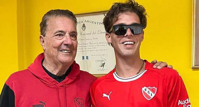 ¿Te imaginas a DjMaRiiO intentando salvar de la ruina al Real Madrid? Pues está ocurriendo en Argentina