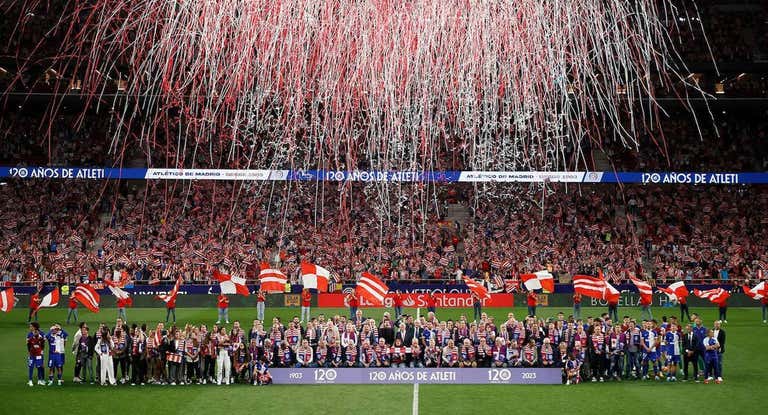Momento final de la fiesta celebración en el Metropolitano con motivo del 120 aniversario y que se celebró tras el 3-1 ante el Mallorca.