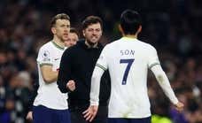 Gritos contra Levy y empate agónico del Tottenham ante el Manchester United