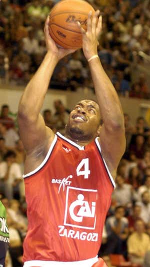 Hill, con la camiseta del CAI Zaragoza. Efe