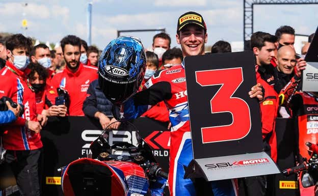 Iker Lecuona, celebra su primer podio en Superbikes en Assen 2022.  WorldSBK