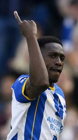 Welbeck celebra uno de sus goles.  REUTERS