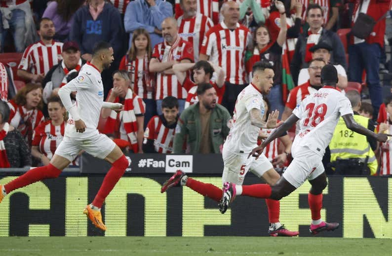 El resurgir de Lucas Ocampos le cambia la cara al Sevilla