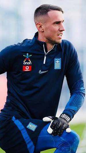 Odysseas durante un entrenamiento con Grecia.