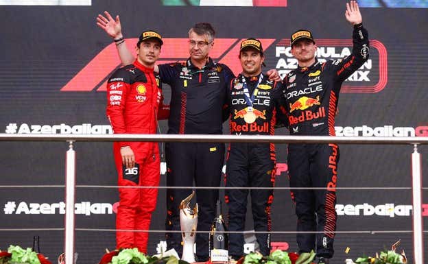 Leclerc, ayer en el podio junto a los dos Red Bull.  AFP