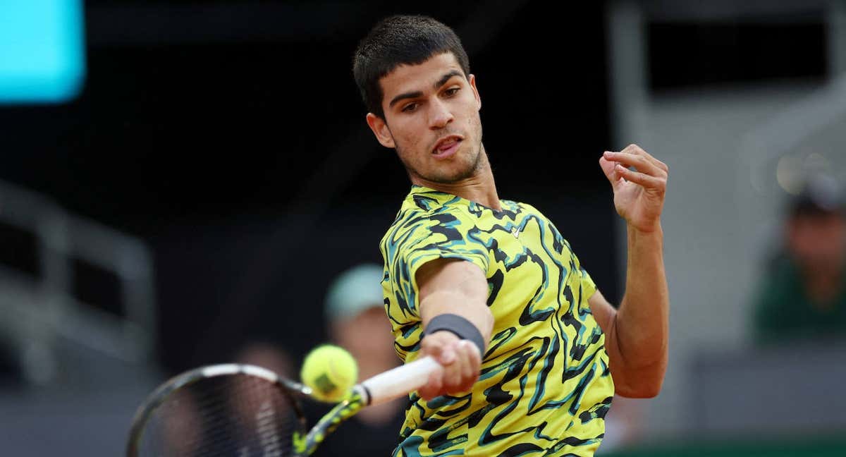 Carlos Alcaraz, durante su partido ante Grigor Dimitrov en Madrid. /ISABEL INFANTES/REUTERS