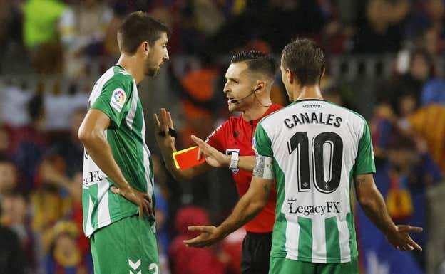 Del Cerro Grande da explicaciones a Édgar y Canales. Reuters