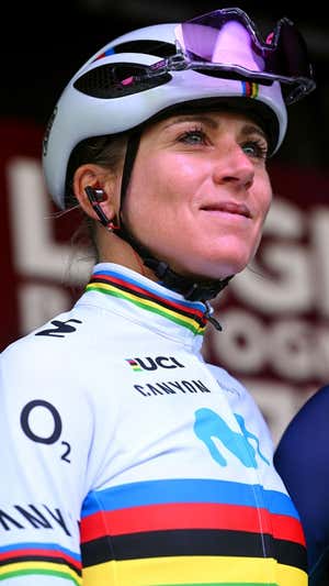 Annemiek van Vleuten, en la salida de Lieja-Bastoña-Lieja.  MOVISTAR TEAM / @GETTYSPORT