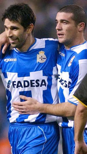 Valerón y Pandiani celebran un gol con el Deportivo.