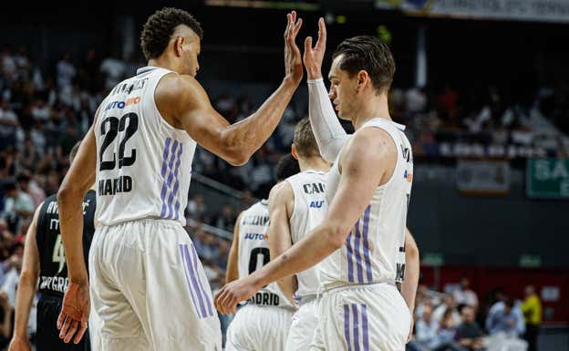 Tavares y Musa, en un partido de la pasada semana.  EFE
